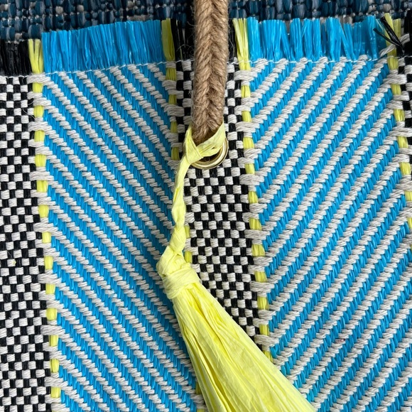 Woven Beach/ Market Tote Multi Colored Good Condition - Picture 4 of 7